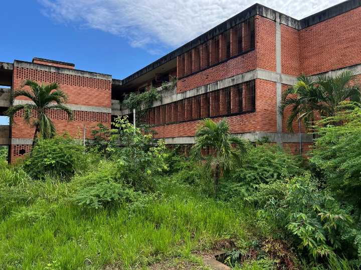 Estudiantes se ven perjudicados por la falta del comedor en la UDO