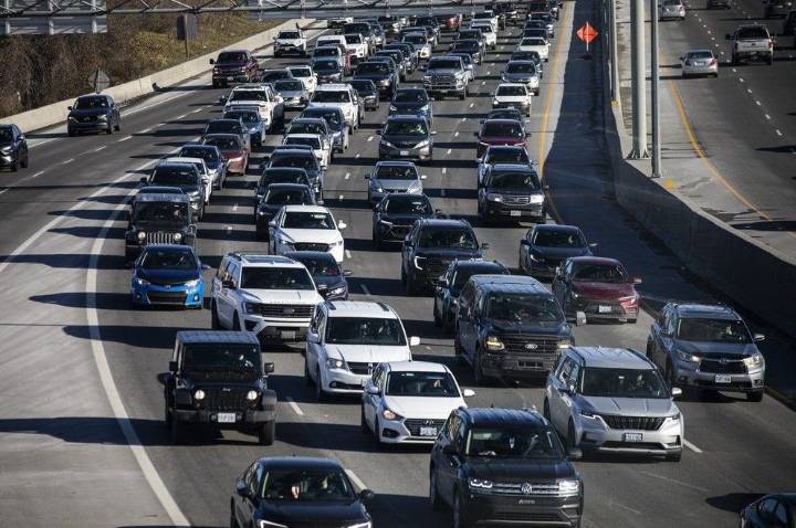 Closures snarl Ottawa traffic in parts of Highway 417