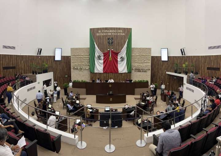 Sueldos dorados y colocaciones a modo en Yucatán