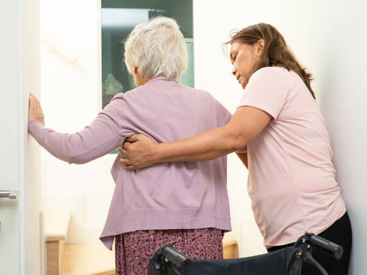 DEAR ABBY: Emotional toll grows steeper for aging mother