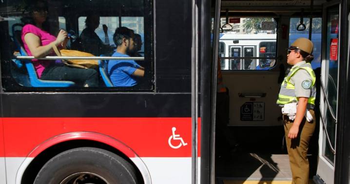 Ministro Muñoz informa que el transporte opera con normalidad y registra alzas de demanda durante las elecciones