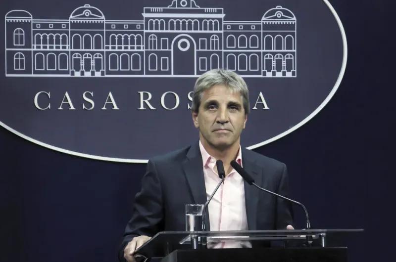 Caputo volvió a negar que el dólar esté atrasado