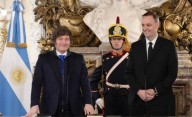 Milei le tomó juramento a Manuel Adorni, quien asumió la Jefatura de Gabinete en lugar de Francos