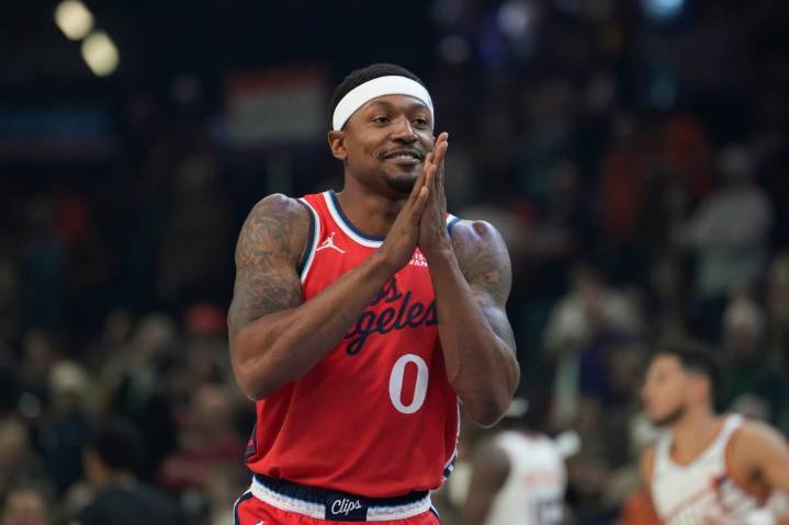 Clippers lose Bradley Beal for the season with a fractured hip