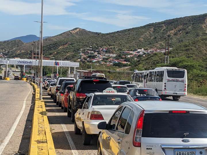 Reactivan pago en pesos en peaje de San Antonio del Táchira y disminuyen las colas