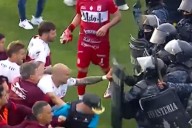 Batalla campal. Jugadores de Deportivo Madryn y Morón terminaron a las piñas tras el partido por el acceso al reducido