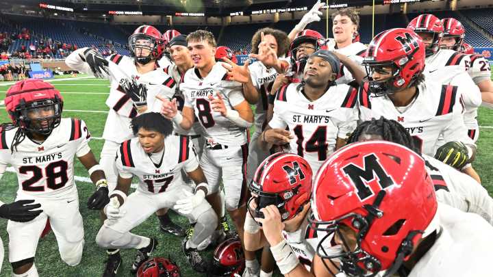 Orchard Lake St. Mary's drubs Dexter to win 10th football state championship