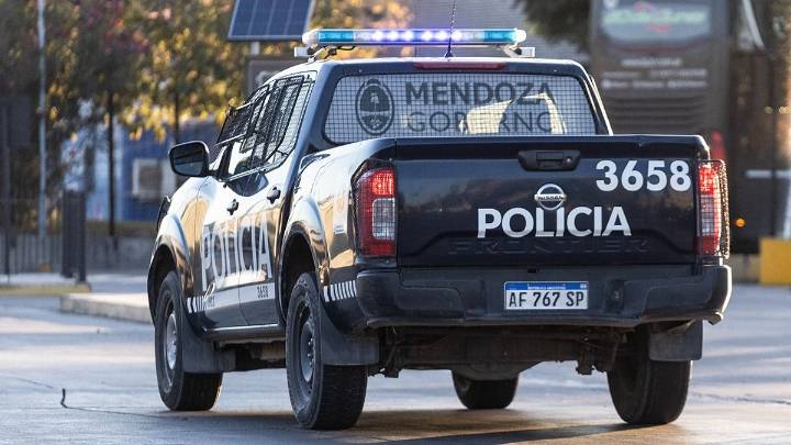 Un policía mató a un presunto asaltante que intentó robarle en Acceso Este