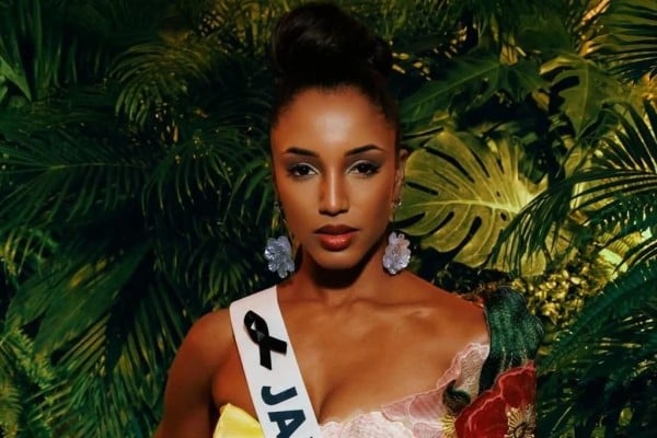 Cae Miss Jamaica del escenario durante la fase preliminar