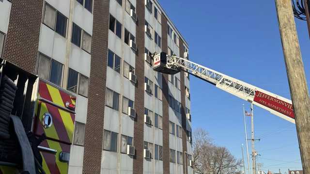 Fire crews rescue residents after fire breaks out at Jeffersonville apartment complex