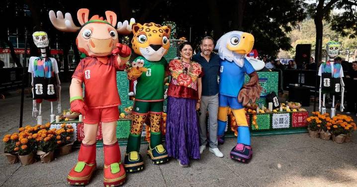 Inauguran ofrenda con temática del Mundial 2026 en CDMX