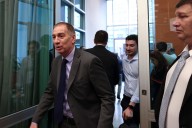 "Doble sombrero". Santilli no termina de sacarse el traje de diputado y su jura como ministro se retrasa