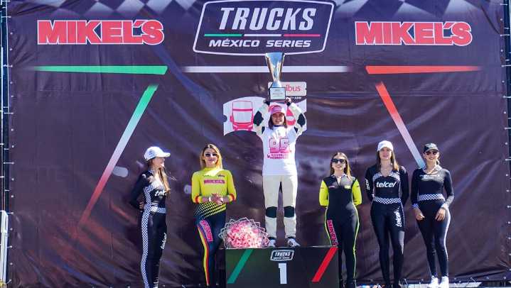 Piloto poblana conquista el premio de Novata del Año 2025 de Trucks México Series