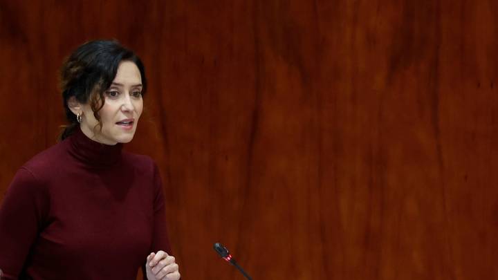 Ayuso se ríe de las protestas en defensa de la universidad pública que asfixia en Madrid