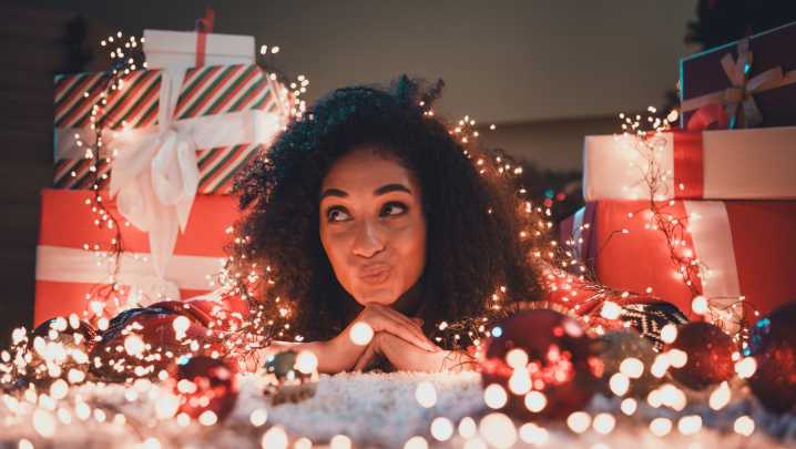 DIYer Shows How To Turn Dollar Tree $2 Punch Bowls Into Large Christmas Decor