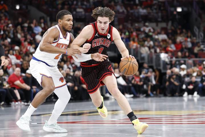 Deadspin | Josh Giddey's career night keeps Bulls unbeaten vs. Knicks