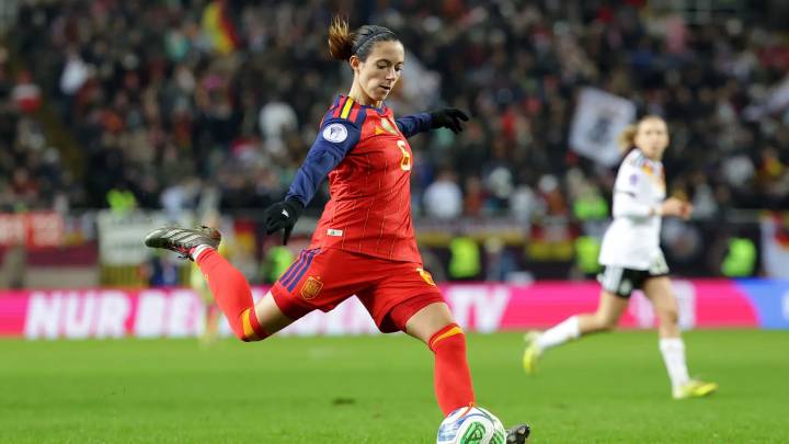 Aitana Bonmatí causa baja en la selección española con una fractura de peroné