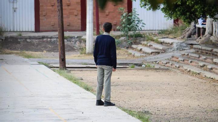 FGE investiga video donde un adolescente incita a la violencia escolar