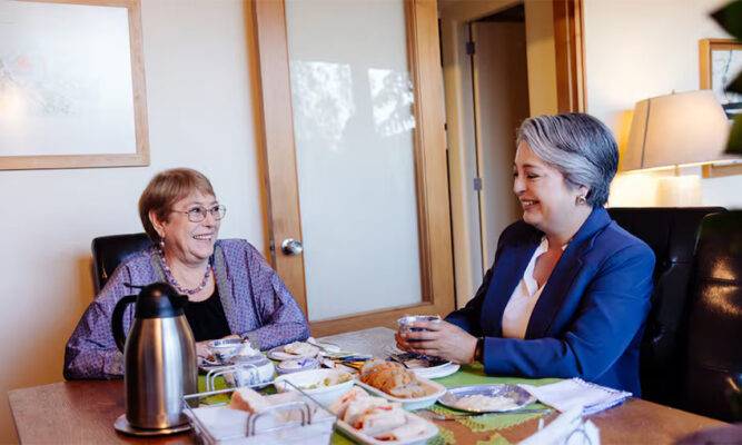 Bachelet se reunió con Jeannette Jara