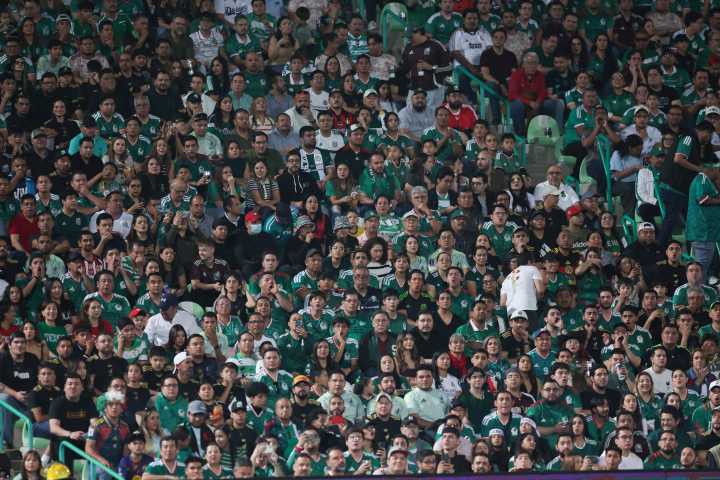 México casi enaMORA ante Uruguay