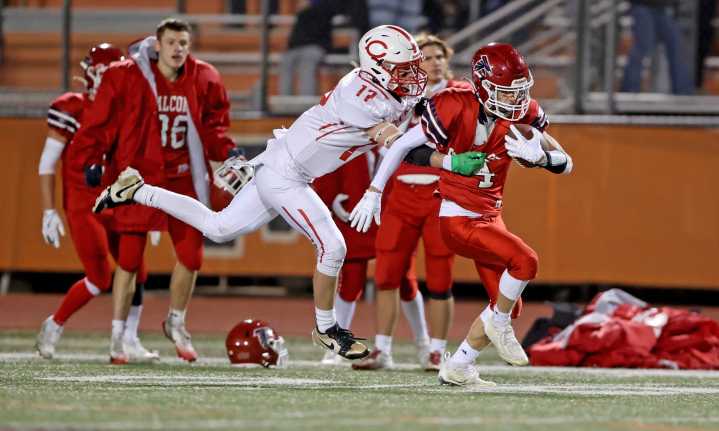 Fertile-Beltrami soars into MN 9-player football state semifinals