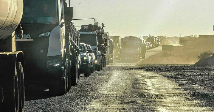 Operativo de alto impacto en la Ruta 7: YPF simula un derrame de sustancias peligrosas en Vaca Muerta