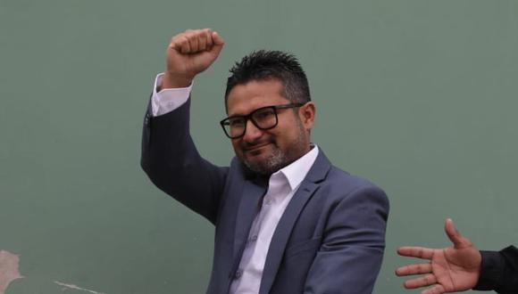 Sorprende nominación de candidato de frente de izquierda en Perú