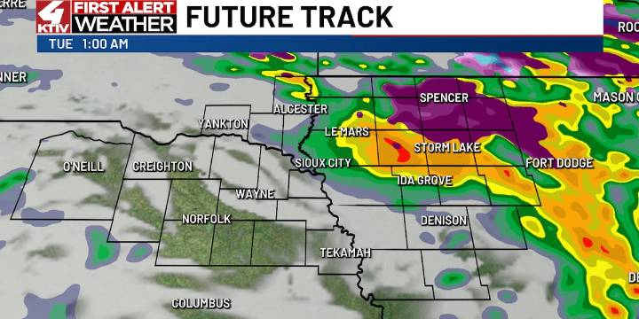 Mild end to the weekend, precipitation returns Monday