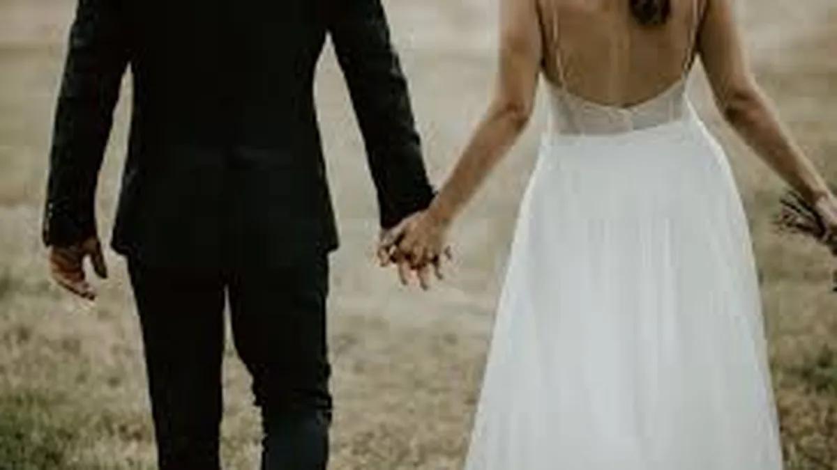 Mujer reclama que su ex la indemnice por "robarle los años de maternidad"