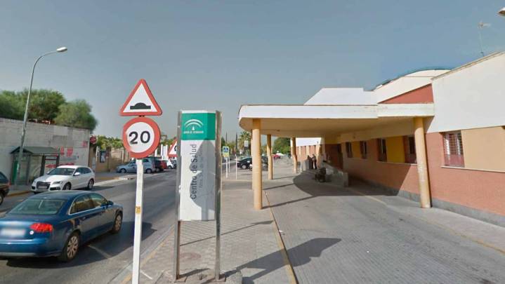 Amenazas e insultos a una médica en Los Palacios por negarse a atender a una paciente sin cita