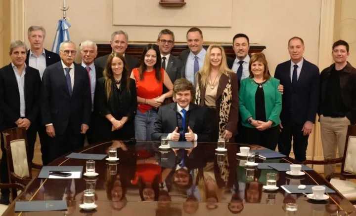 Milei encabezó la primera reunión del nuevo Gabinete