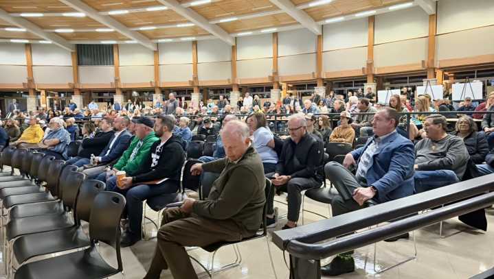 Overpass project packs Forestview for public hearing