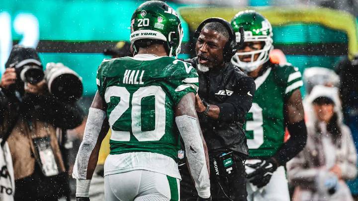 Breece Hall Beats the Browns and the Blitz on Game