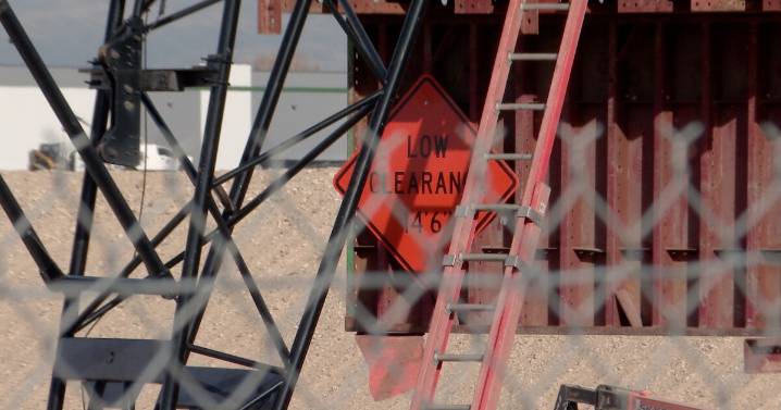 Low-clearance warning on Highway 16 interchange aims to protect bridge crews on I‑84