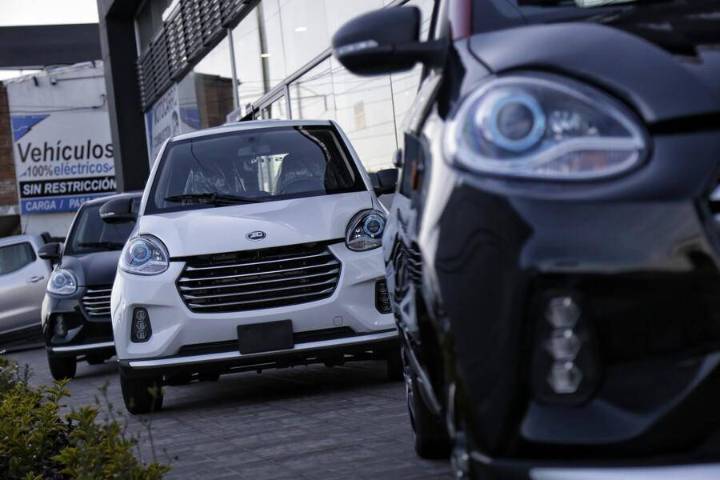 Colombia rompe récord en venta de carros eléctricos: 2.090 unidades en octubre, el mayor registro en la historia