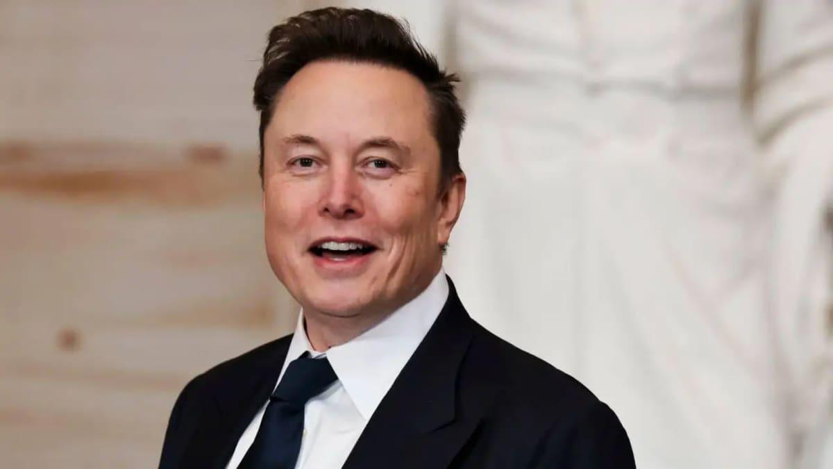 ‘Nobody Believes Me’: Elon Musk Says Green Card Confirms His Alien Status