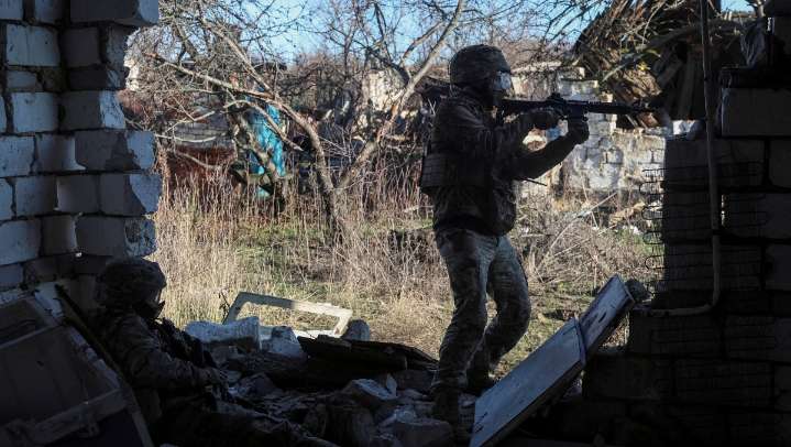 Jóvenes en Ucrania son reclutados por rusos