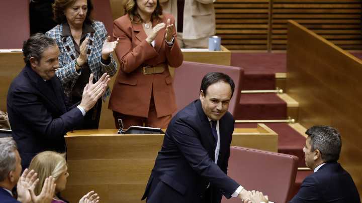 Vox celebra que Pérez Llorca haya asumido que "tenían razón" y el PSOE habla de "sumisión absoluta" del PP