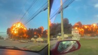 Avión de carga se estrella cerca de aeropuerto en EEUU y provoca impactante explosión