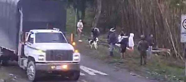 Un muerto por explosión de carrobomba en la vía Panamericana en Cauca