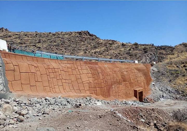 Finalizada la reparación de los muros de un tramo de la carretera entre Santa Lucía y Temisas