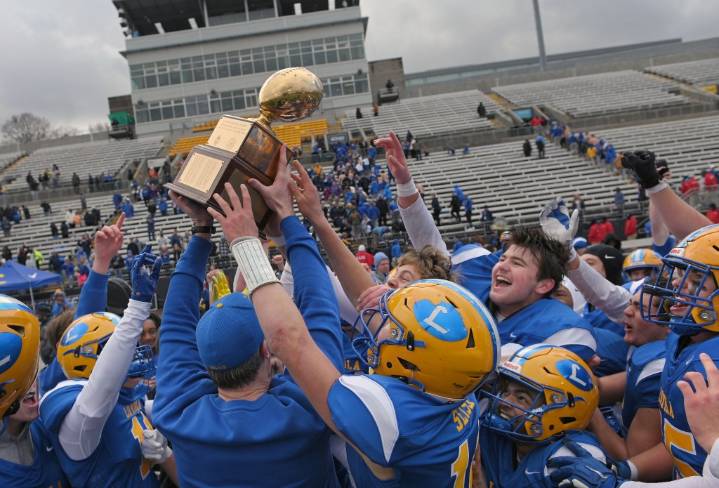 Calvert Hall, Loyola Blakefield set for Turkey Bowl showdown