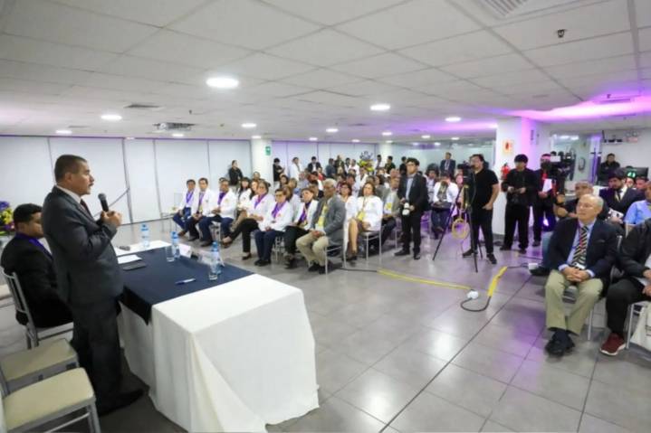 Ministro Quiroz reafirma compromiso de garantizar atención con trato humano al paciente