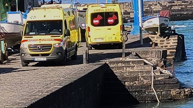 Two dead and 15 injured after wave sweeps holidaymakers into sea in Tenerife
