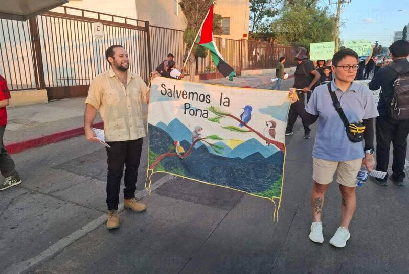 Marchan por La Pona, el agua y la justicia