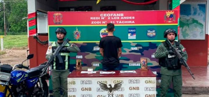 Detienen a motorizado que ocultaba 10 dosis de presunta marihuana en Táchira