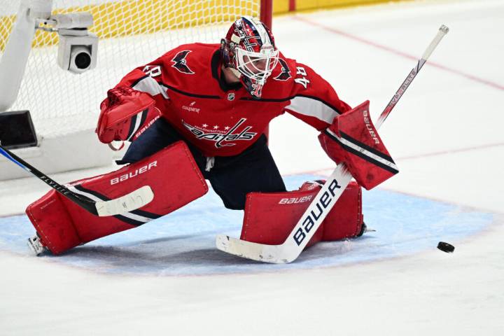 Hagel scores twice as Lightning hold on to top Capitals 5