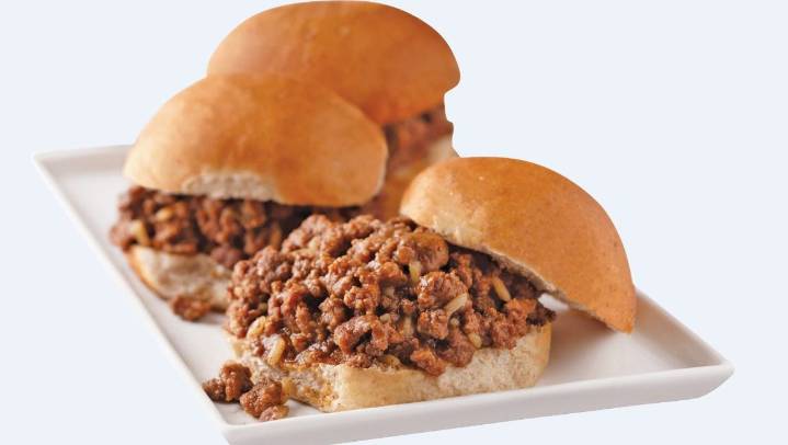 Hy-Vee continues free meals for kids as SNAP benefits delayed