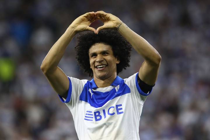 “A partir de que el equipo clasifique a la Libertadores...”: Eduard Bello aborda su futuro en la UC