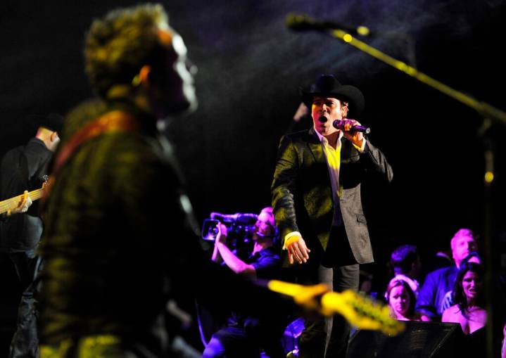 Country music stars shares heartbreaking update as he battles incurable disease